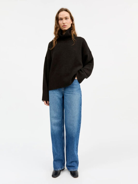 Silene t-neck | Skall Studio - Image 4