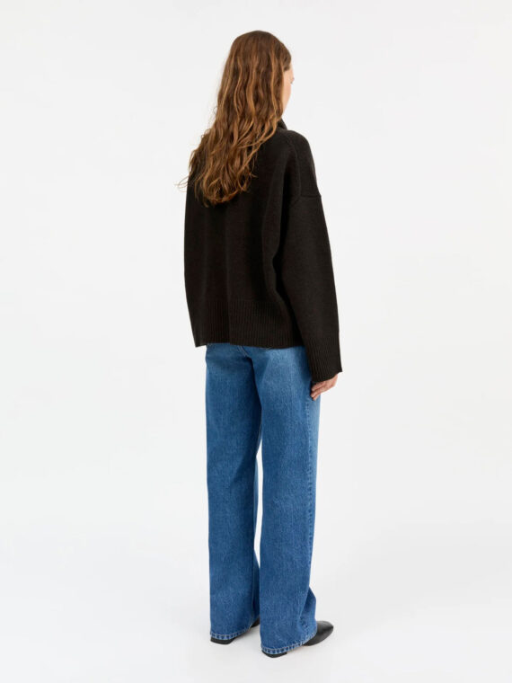 Silene t-neck | Skall Studio - Image 5
